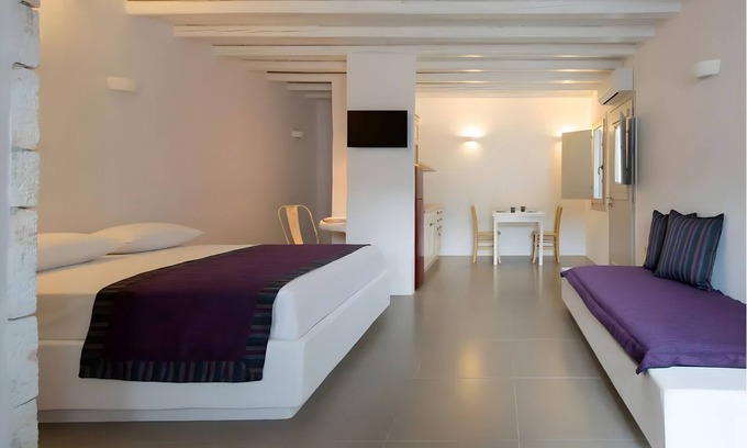 Psathi House | Apartment 'Echinousa Kimolos katoikia no2' with Mountain View, Wi-Fi and Air Conditioning