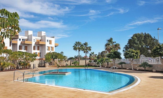 El Medano Apartment | Apartment Edificio Los Martines with Sea View, Pool & Wi-Fi