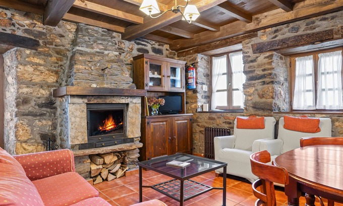 Villacibran Apartment | Apartment 'El Cueto' with Mountain View, Private Terrace and Wi-Fi