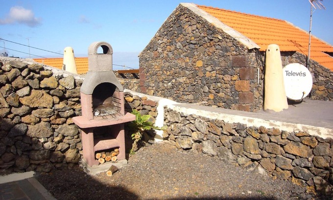 Mocanal House | Apartment El Peral in 'Casa Rural Los Perales' with Sea Views, Shared Terrace and Wi-Fi