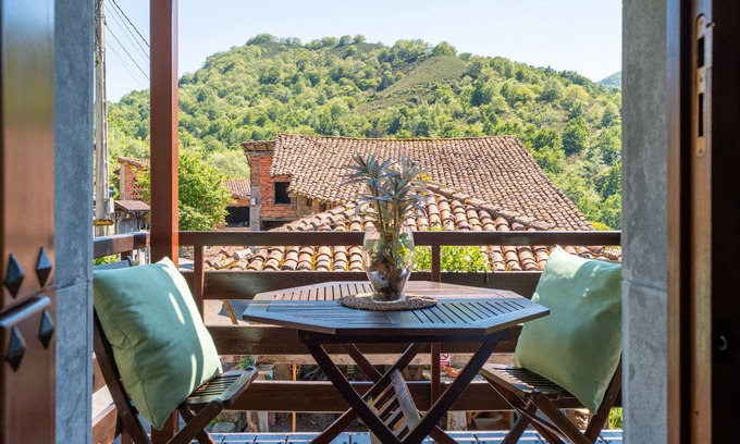 Soto de Cangas Apartment | Apartment 'El Portiellu 2' with Private Terrace, Balcony and Wi-Fi