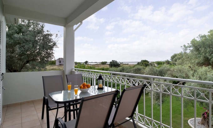 Agios Ioannis Apartment | Apartment 'Elaia 2' with Sea View, Wi-Fi and Air Conditioning