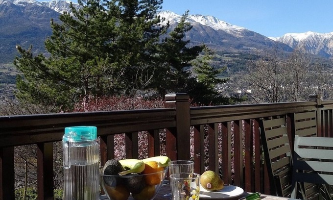 Saint-Sauveur Apartment | Apartment "Embrun Top T2 - 3 Étoiles avec Vue" with Balcony