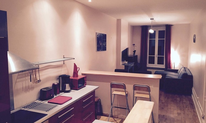 Zola - Pressense Apartment | Apartment-Ensuite with Bath-Courtyard view-2 CH-62M2