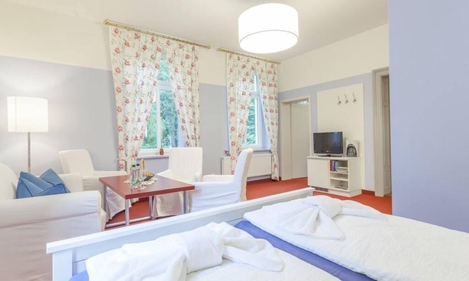 Colditz Apartment | Apartment-Ensuite with Shower-Burg Gnandstein