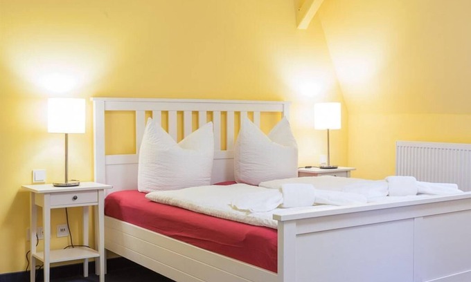 Colditz Apartment | Apartment-Ensuite with Shower-Schloss Lichtenwalde