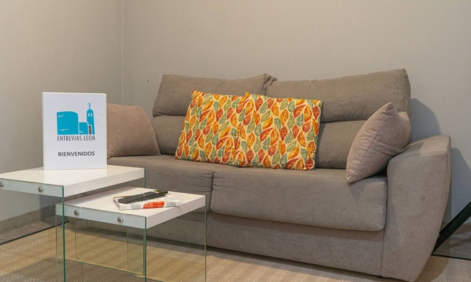 Leon Apartment | Apartment 'Entrevías Lodging' with Balcony and Wi-Fi