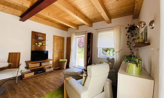 Neustrelitz Apartment | Apartment „Entspannung“ with Private Terrace, Private Garden and Wi-Fi