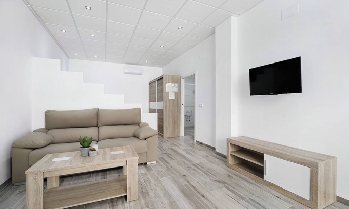 Conil de la Frontera City Center Apartment | Apartment "Venus 2" not far from the Beach with Wi-Fi & A/C