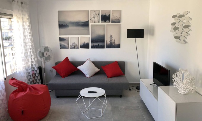 Els Arenals del Sol Apartment | Apartment in 1st line of the beach in Arenales