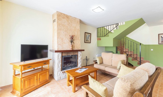 Santo Tome del Puerto Apartment | Apartment 'La Casa De Dafne Almendro' with Mountain View, Shared Terrace and Shared Garden