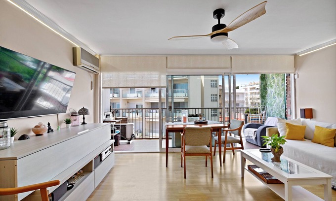 Vilanova I la Geltru Apartment | Apartment 'Precioso Piso Frente Al Mar' with Balcony, Wi-Fi and Air Conditioning