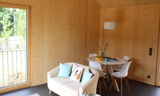 Huettlingen Apartment | Apartment 'Esse' with Shared Garden, Balcony and Wi-Fi