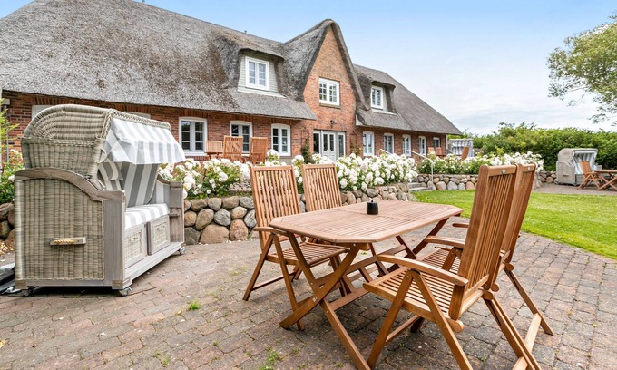 Emmelsbuell-Horsbuell Apartment | Apartment 'Fewo Lilo' with Private Terrace, Shared Garden and Wi-Fi