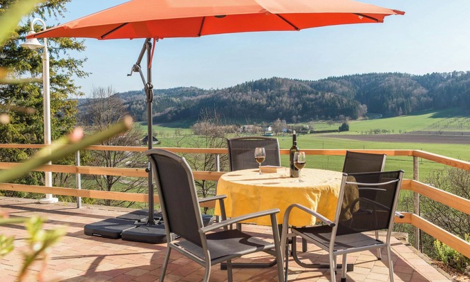 Owingen Apartment | Apartment 'Ferienparadies Bodensee Fewo2' with Mountain View, Shared Pool and Wi-Fi