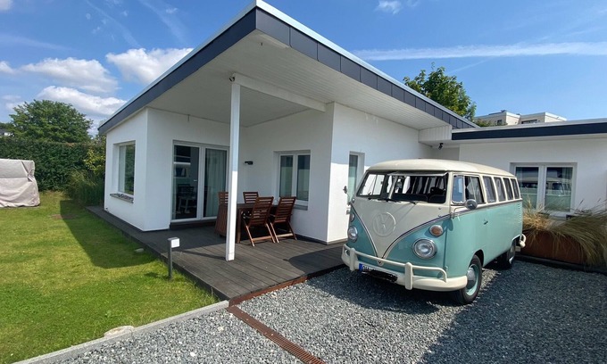 Haffkrug House | Apartment 'Ferienhaus Lütt Hus An D'see' with Private Terrace, Private Garden and Wi-Fi