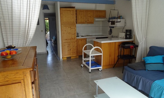 Calcatoggio Apartment | Apartment F2 in floral park, direct access to the beach