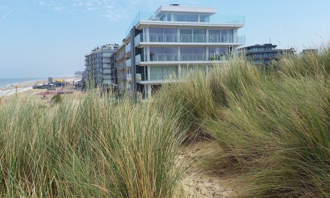 Sint-Idesbald Apartment | Apartment facing the sea with balcony, very bright with garage