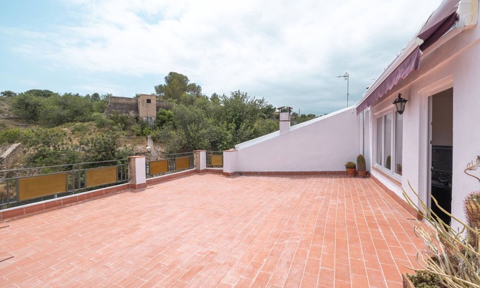 Aldover Apartment | Apartment 'Familiar En Aldover' with Mountain View, Wi-Fi and Air Conditioning