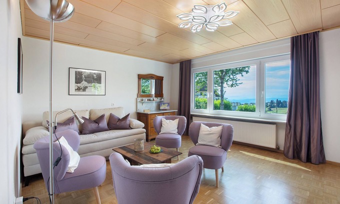 Goerwihl Apartment | Apartment 'Familie Quednow - Im Algi' with Mountain View, Private Terrace and Wi-Fi