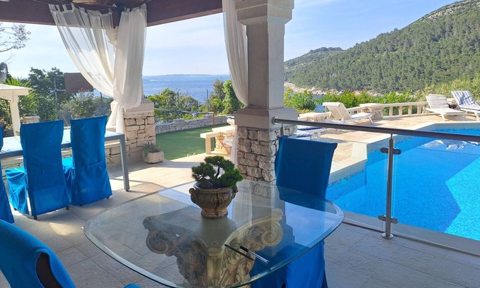 Vela Luka Resort | Apartment "Fantasy" with 2 bed rooms, terraces, swimming pool, jacuzzy. Sea view