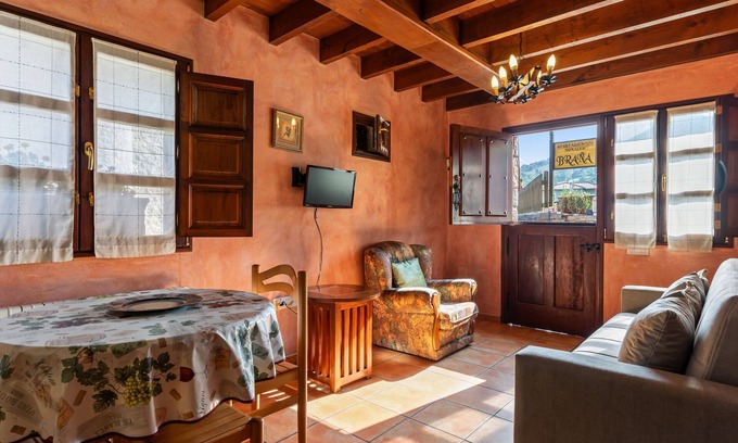 Llenin Apartment | Apartment 'Fana' with Mountain View, Private Garden and Wi-Fi
