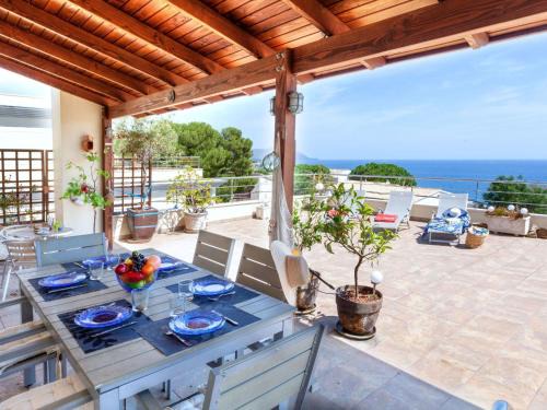 Llanca Apartment | Apartment Fane De Baix I by Interhome