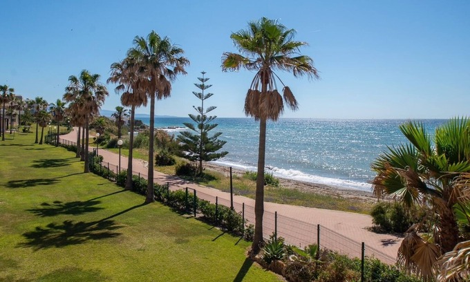 Buenas Noches Apartment | Apartment 'Fantastic Beachfront' with Sea View, Wi-Fi and Air Conditioning