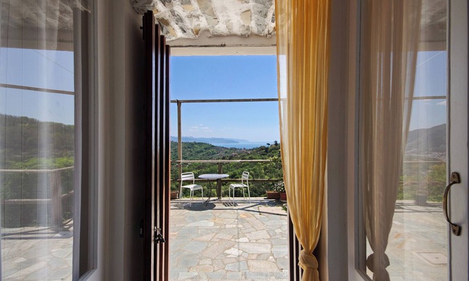 Ruta Apartment | Apartment 'Fattorialmare Blu' with Sea View, Shared Garden & Wi-Fi