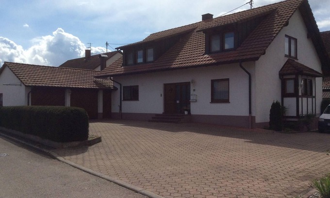 Grißheim Apartment | Apartment Ferienwohnung Lösch