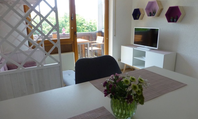 Ostrach Apartment | Apartment 'Federgeistchen, 45qm' with Balcony and Wi-Fi