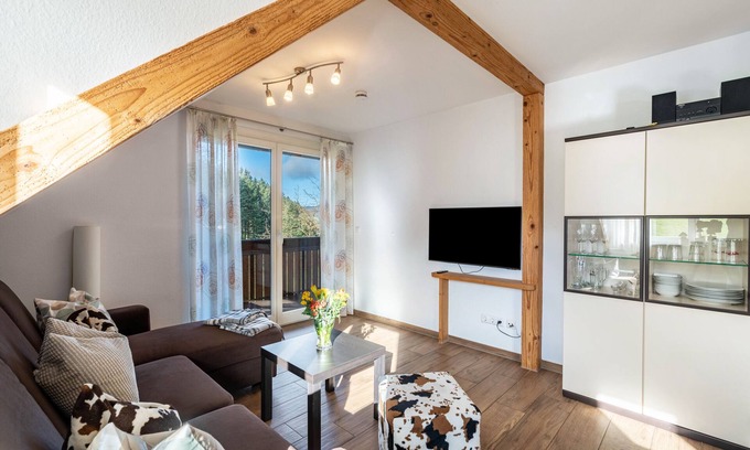 Winden im Elztal Apartment | Apartment 'Ferienwohnung Heuboden' with Shared Terrace, Shared Garden and Wi-Fi