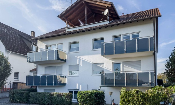 Schnetzenhausen Apartment | Apartment "Ferien am See 3" with Garden & Wi-Fi