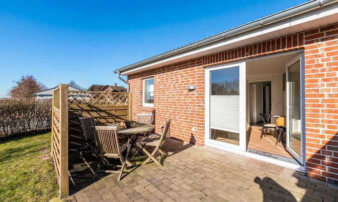 Klanxbuell Apartment | Apartment 'Ferienhaus Waterkant Mit Hund' with Private Terrace, Private Garden and Wi-Fi