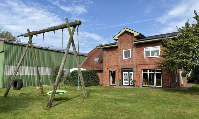 Lehe Apartment | Apartment 'Ferienhof Anke Thiede' with Private Terrace, Shared Garden and Wi-Fi