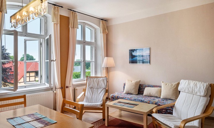 Krakow am See Apartment | Apartment 'Ferienwohnung 7' with Shared Terrace and Shared Garden
