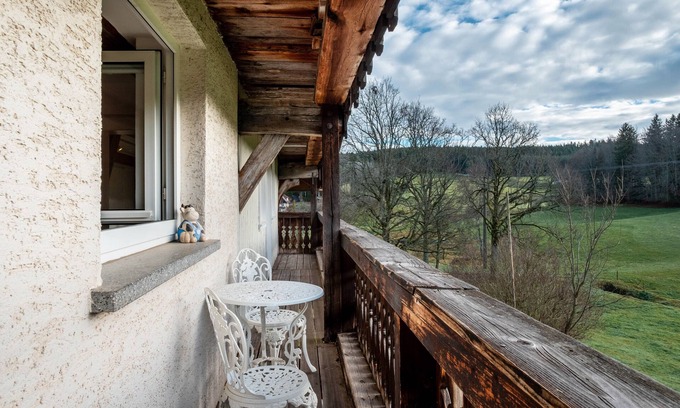 Sankt Georgen im Schwarzwald Apartment | Apartment 'Ferienwohnung Schwarzwaldstube' with Mountain View, Shared Terrace and Wi-Fi