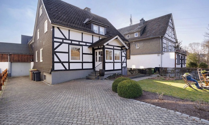 Ortsmitte Apartment | Apartment 'Ferienwohnung Huckelberg' with Balcony and Wi-Fi
