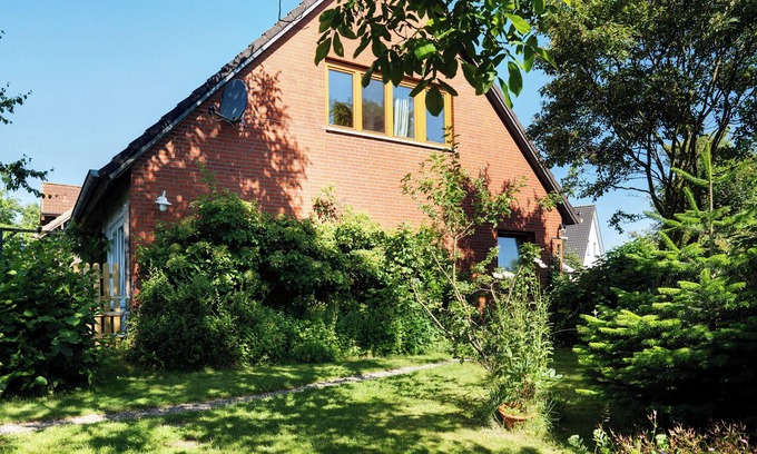 Behrensdorf Apartment | Apartment 'Ferienwohnung Lisa' with Private Terrace, Private Garden and Wi-Fi