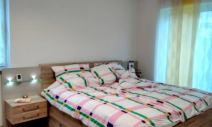 Ichenhausen Apartment | Apartment 'Ferienwohnung Happy' with Private Terrace, Private Garden and Wi-Fi