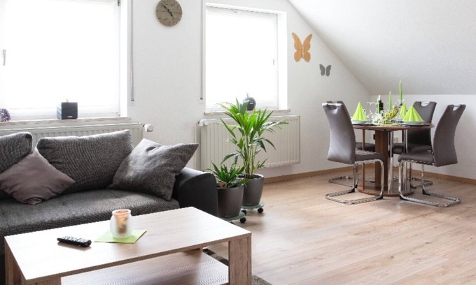 Marktbergel Apartment | Apartment 'Ferienwohnung Am Palmengarten' with Balcony and Wi-Fi