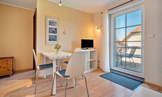 Neustrelitz Apartment | Apartment 'Ferienwohnung 1 Schulze' with Shared Garden, Balcony and Wi-Fi