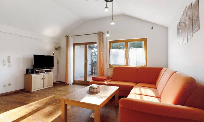 Nesselried Apartment | Apartment 'Ferienwohnung Traube' with Shared Garden, Balcony and Wi-Fi