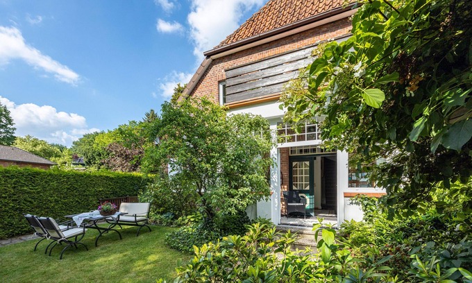 Bendestorf Apartment | Apartment 'Ferienwohnung Abendsonne' with Shared Garden, Balcony and Wi-Fi