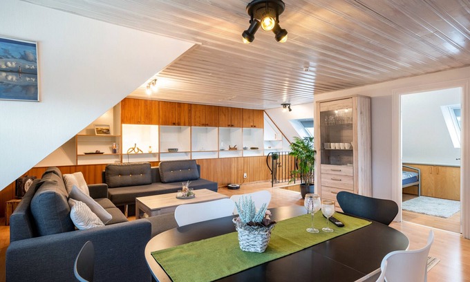 Immenstedt Apartment | Apartment 'Ferienwohnung Im Obergeschoss' with Shared Terrace, Shared Garden and Wi-Fi