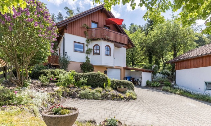 Gemarkung Tieringen Apartment | Apartment "Ferienwohnung Haus Am Wald" with Mountain View, Private Balcony & Wi-Fi