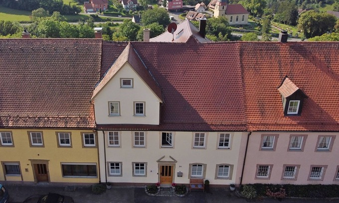 Schrozberg Apartment | Apartment 'Ferienwohnung Im Hofratshaus' with Mountain View, Shared Terrace and Wi-Fi