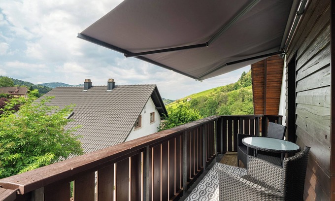 Buehlertal Apartment | Apartment 'Ferienwohnung Wintereck' with Mountain View