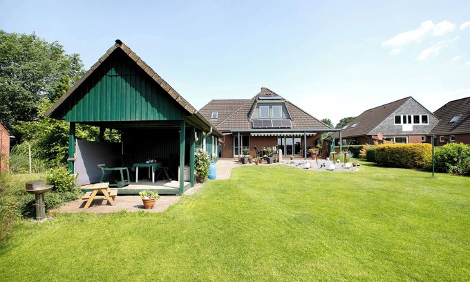 Ostenfeld Apartment | Apartment 'Ferienwohnung Heike Ludzuweit' with Private Terrace, Shared Garden and Wi-Fi