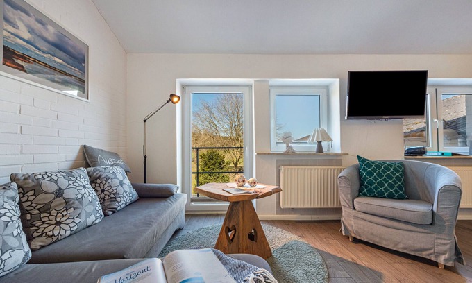 Bielenberg Apartment | Apartment 'Ferienwohnung 1' with Private Terrace, Shared Garden